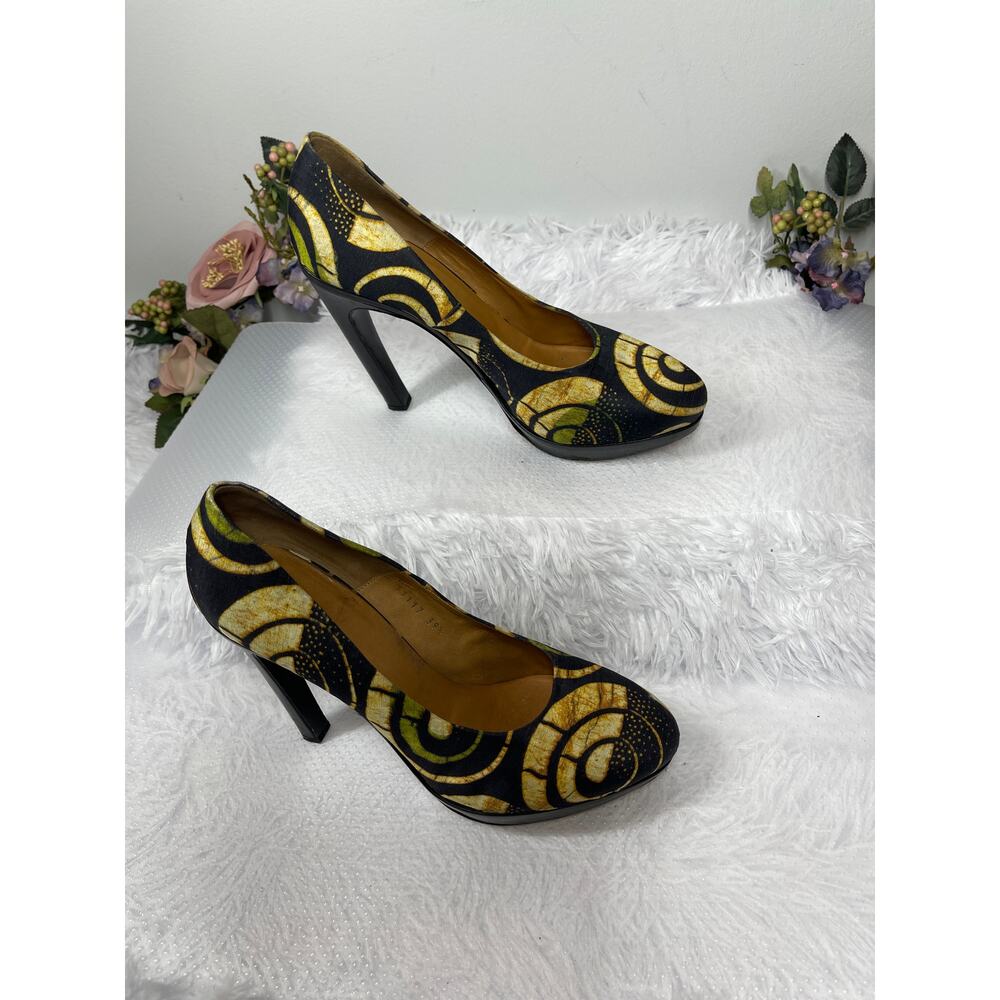 Dries Van Noten Black and Yellow Swirl Pattern Pumps